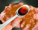 Hình bước làm 2 của món Nạc heo giòn ướp ngũ vị hương luộc cạn