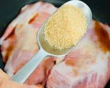 Hình bước làm 3 của món Nạc heo giòn ướp ngũ vị hương luộc cạn